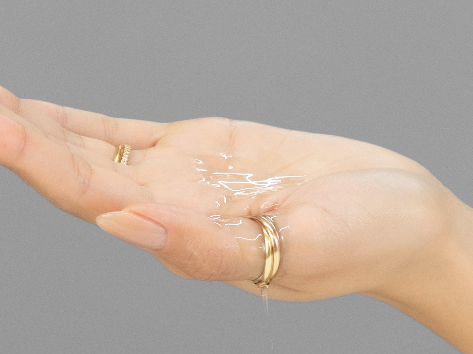 Laziza from LAZ Skincare demonstrating the texture and application of Environ Pre-Cleansing Oil on her hand