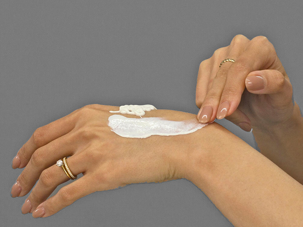 Laziza from LAZ Skincare demonstrating the texture and application of SkinBetter Science sunbetter SHEER SPF 70 Sunscreen Lotion on her hand