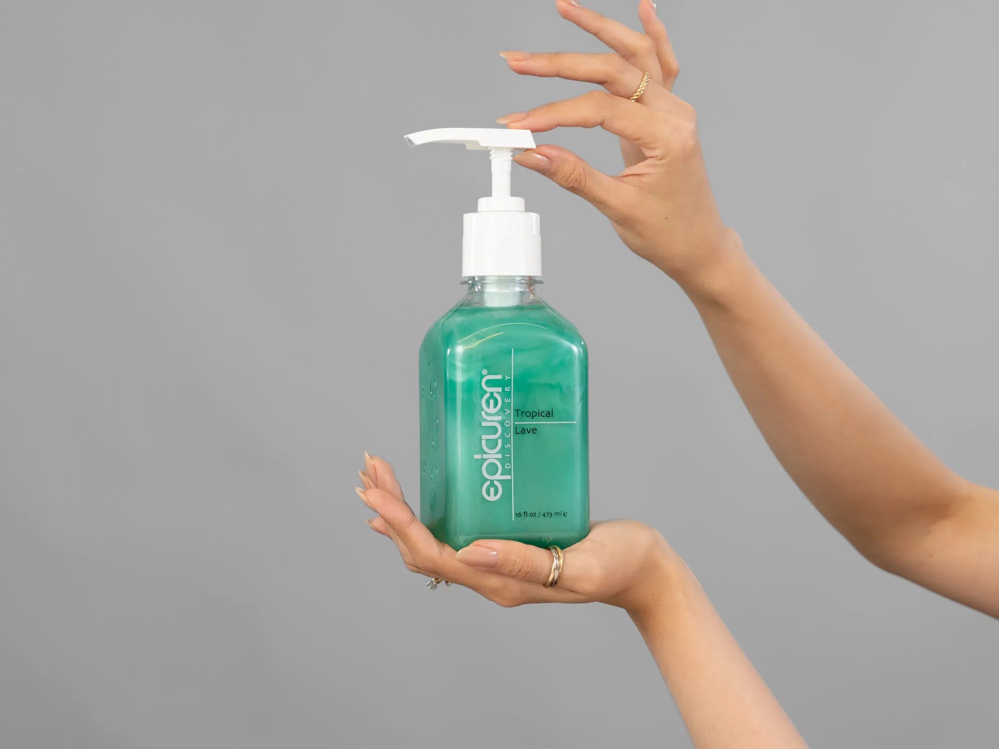 Laziza from LAZ Skincare demonstrating the texture and application of Epicuren Lave Body Cleanser on her hand